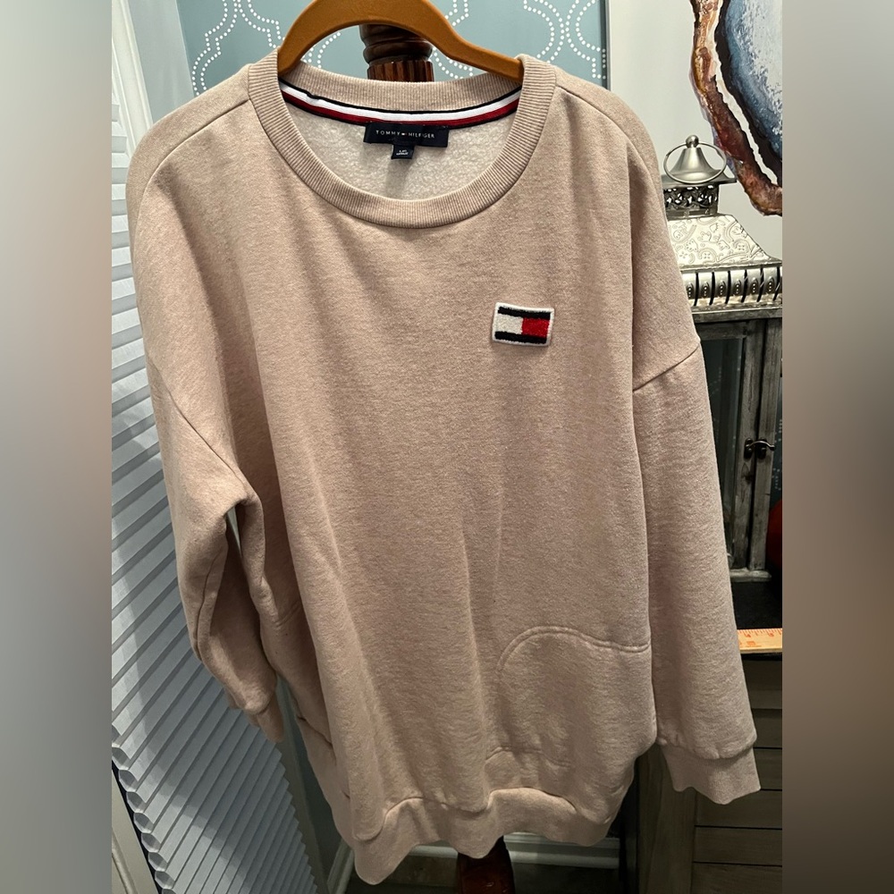 🔥Tommy Hilfiger Beige Men’s Sweatshirt with pockets and front Logo.Size:L Warm!